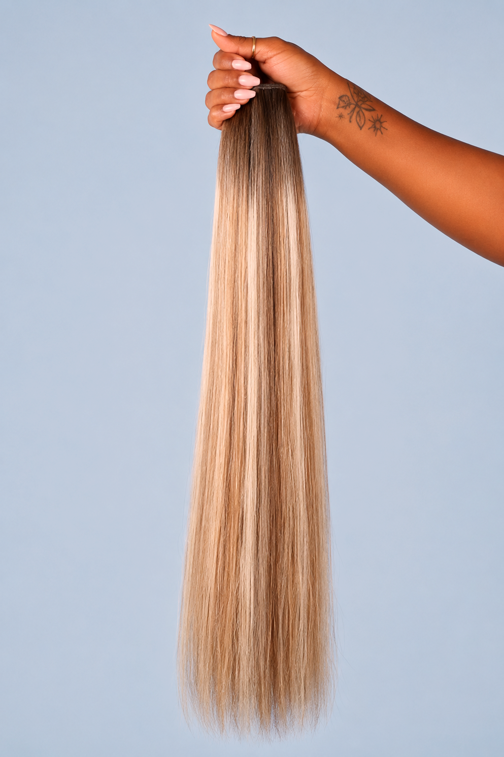 09 bronde — genius weft, hand held, pale blue seamless